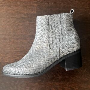Metallic silver Blondo booties. Only worn a few times. size 7